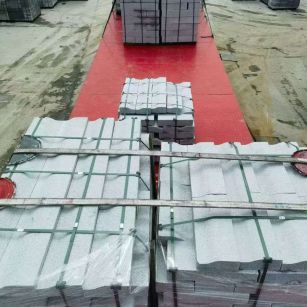 潮州 芝麻白仿形加直形路沿石出货日常