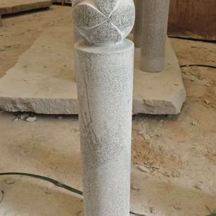 潮州 芝麻白花岗岩石材挡车石柱、停车柱、圆柱挡车柱、方柱挡车柱等