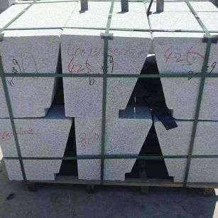 潮州 芝麻白异形坐凳，石凳