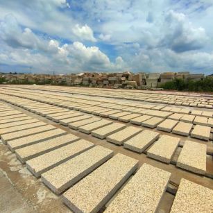 潮州 黄金麻花岗岩荔枝面地铺石防护中