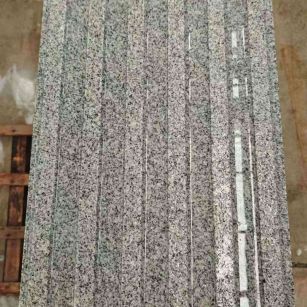 潮州 芝麻白花岗岩荔枝面雕刻盲道，盲条