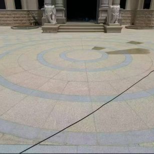 潮州 黄金麻芝麻灰花岗岩石材地铺拼接效果