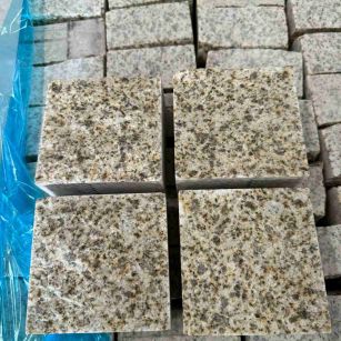 潮州 黄金麻花岗岩自然面小方块，弹石，马蹄石等