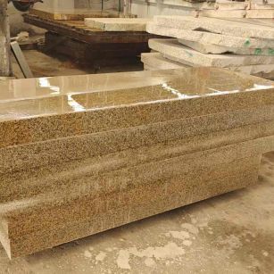 潮州 黄金麻栏杆料半成品加工中