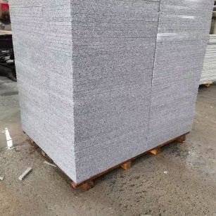 潮州 芝麻白火烧面1.8厚300*600地铺石，尺寸标准，厚薄均匀