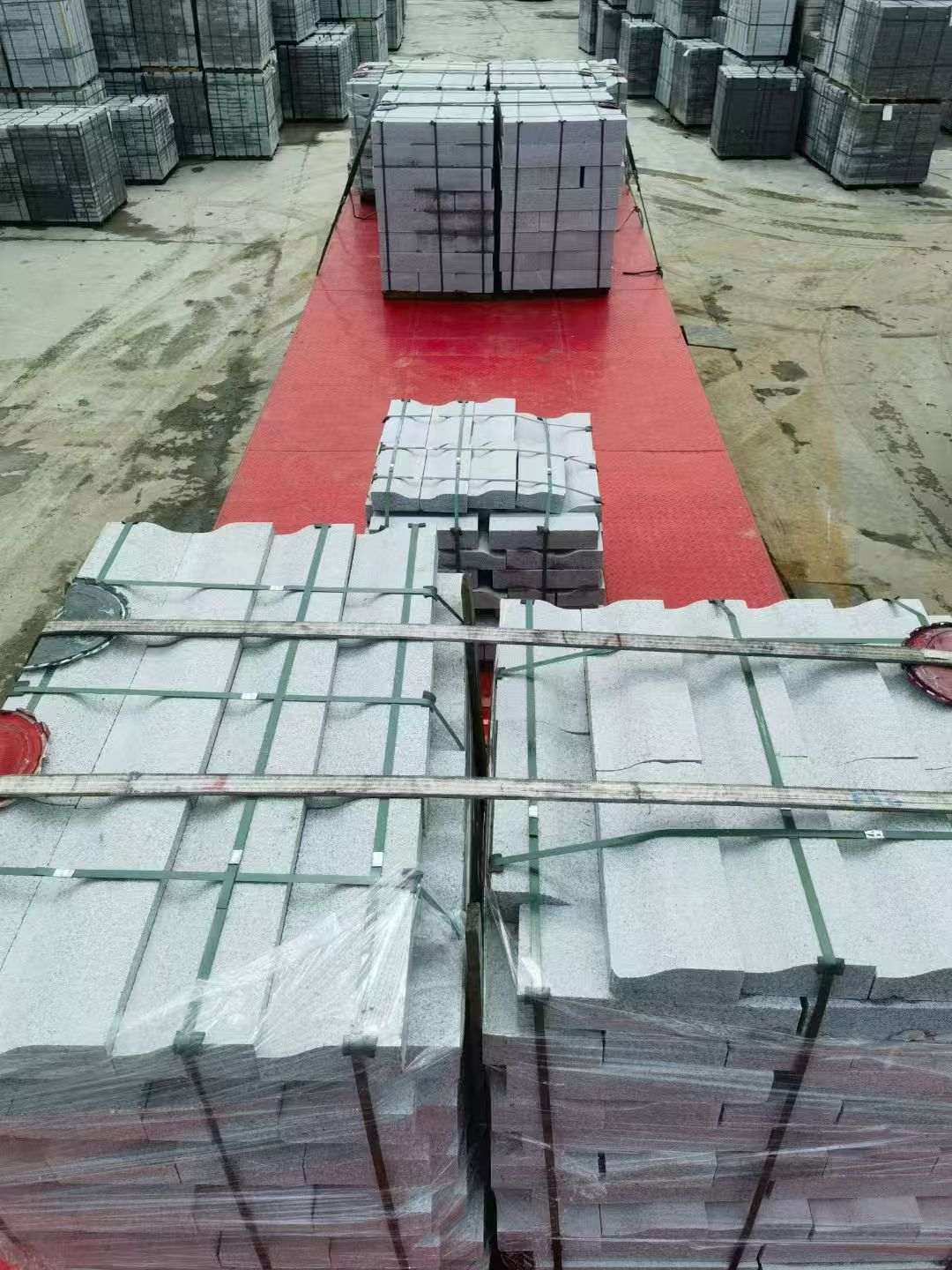 潮州 芝麻白仿形加直形路沿石出货日常