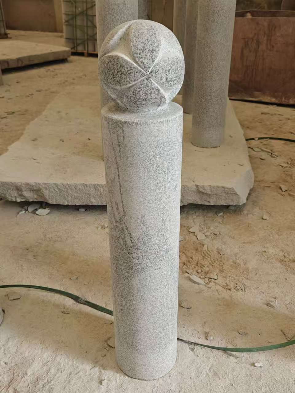 潮州 芝麻白花岗岩石材挡车石柱、停车柱、圆柱挡车柱、方柱挡车柱等