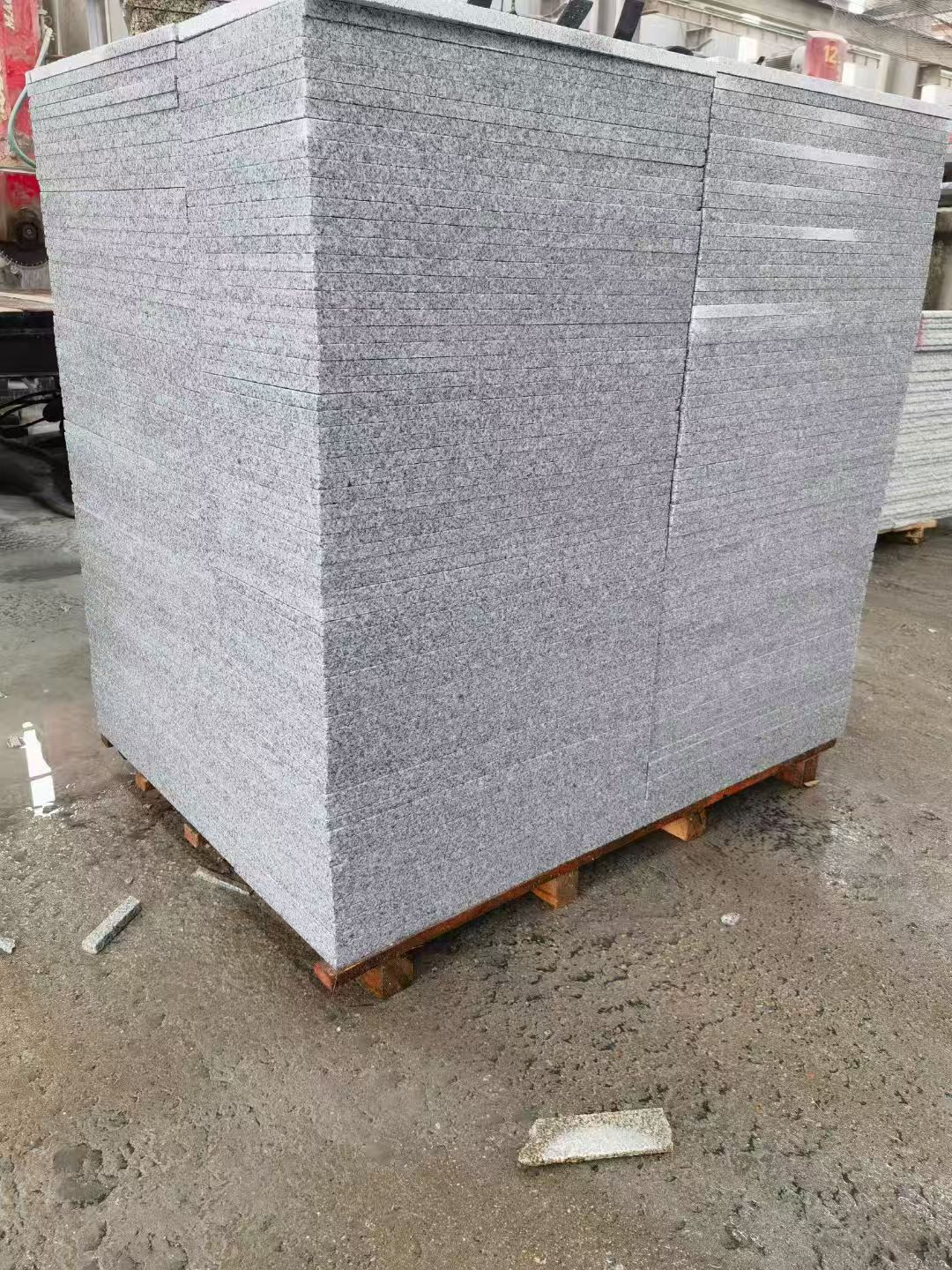 潮州 芝麻白火烧面1.8厚300*600地铺石，尺寸标准，厚薄均匀