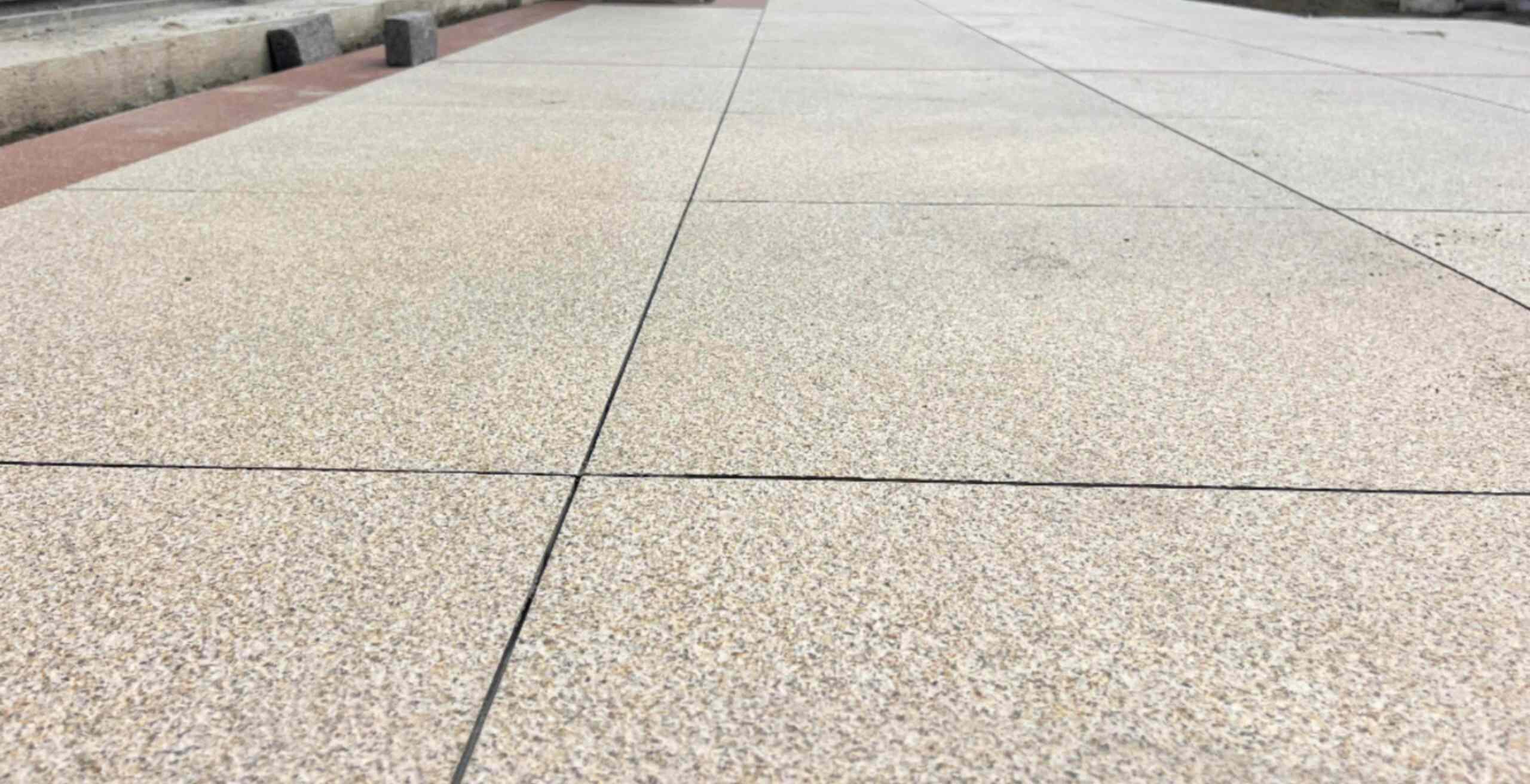 潮州 黄金麻花岗岩石板材荔枝面地面铺装效果