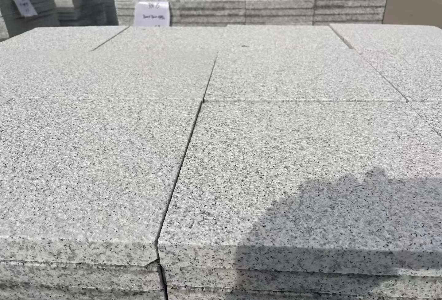 潮州 白麻花岗岩石材推荐 荔枝面地铺石