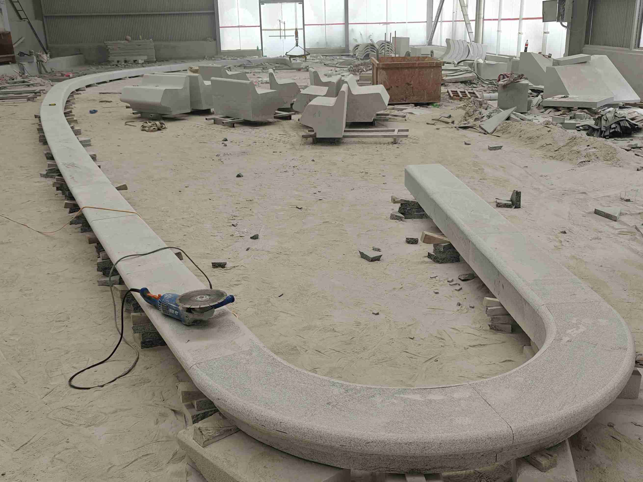 潮州 芝麻白花岗岩弧形花坛石，坐凳石