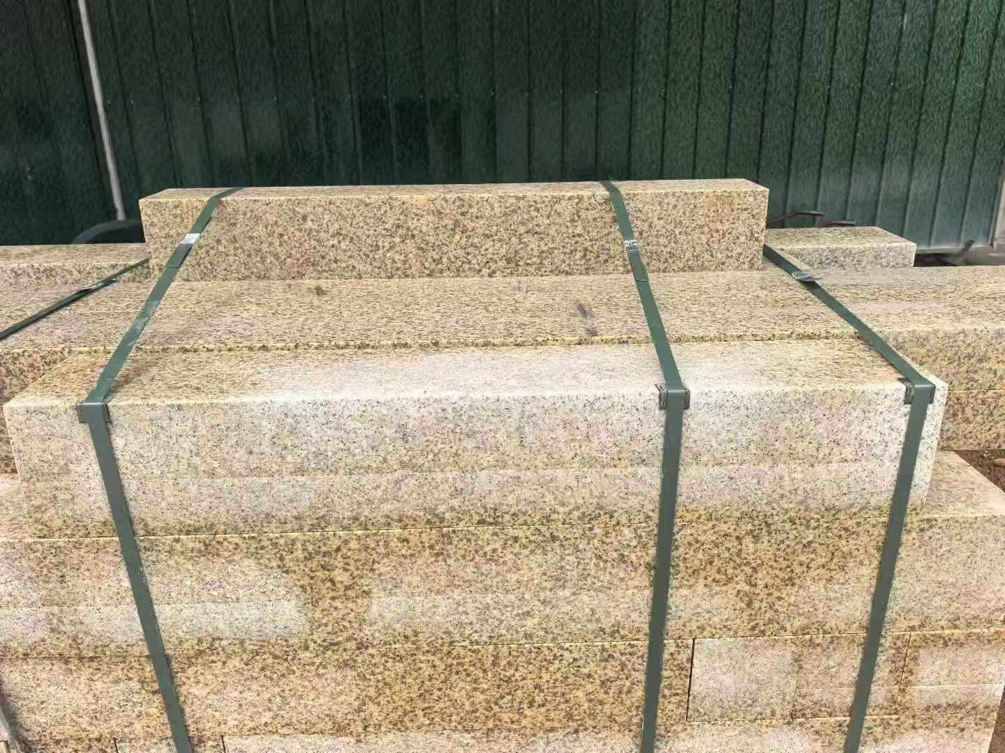 潮州 黄金麻花岗岩石材机切面栏杆料半成品