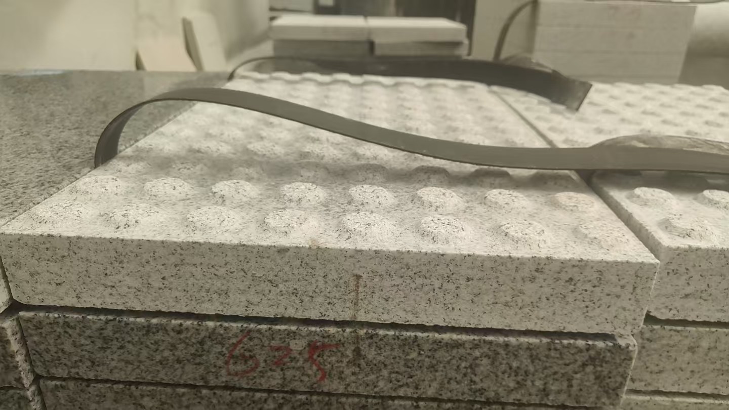 潮州 芝麻白花岗岩6.0公分荔枝面五轴加工雕刻盲点