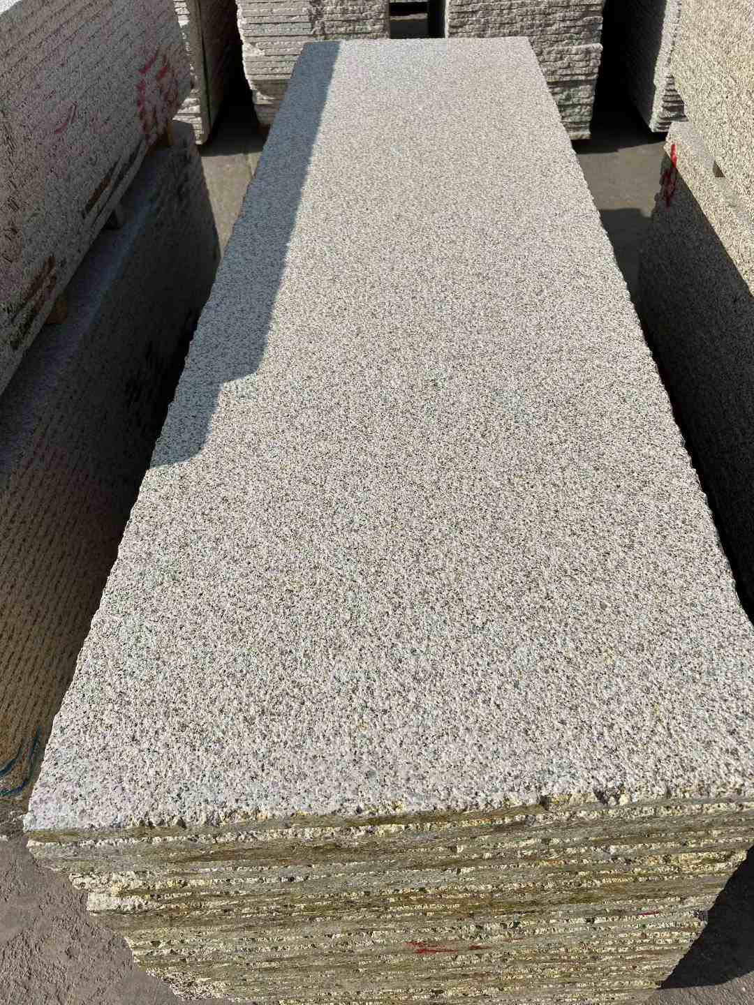 潮州 黄金麻花岗岩荔枝面毛板，半成品