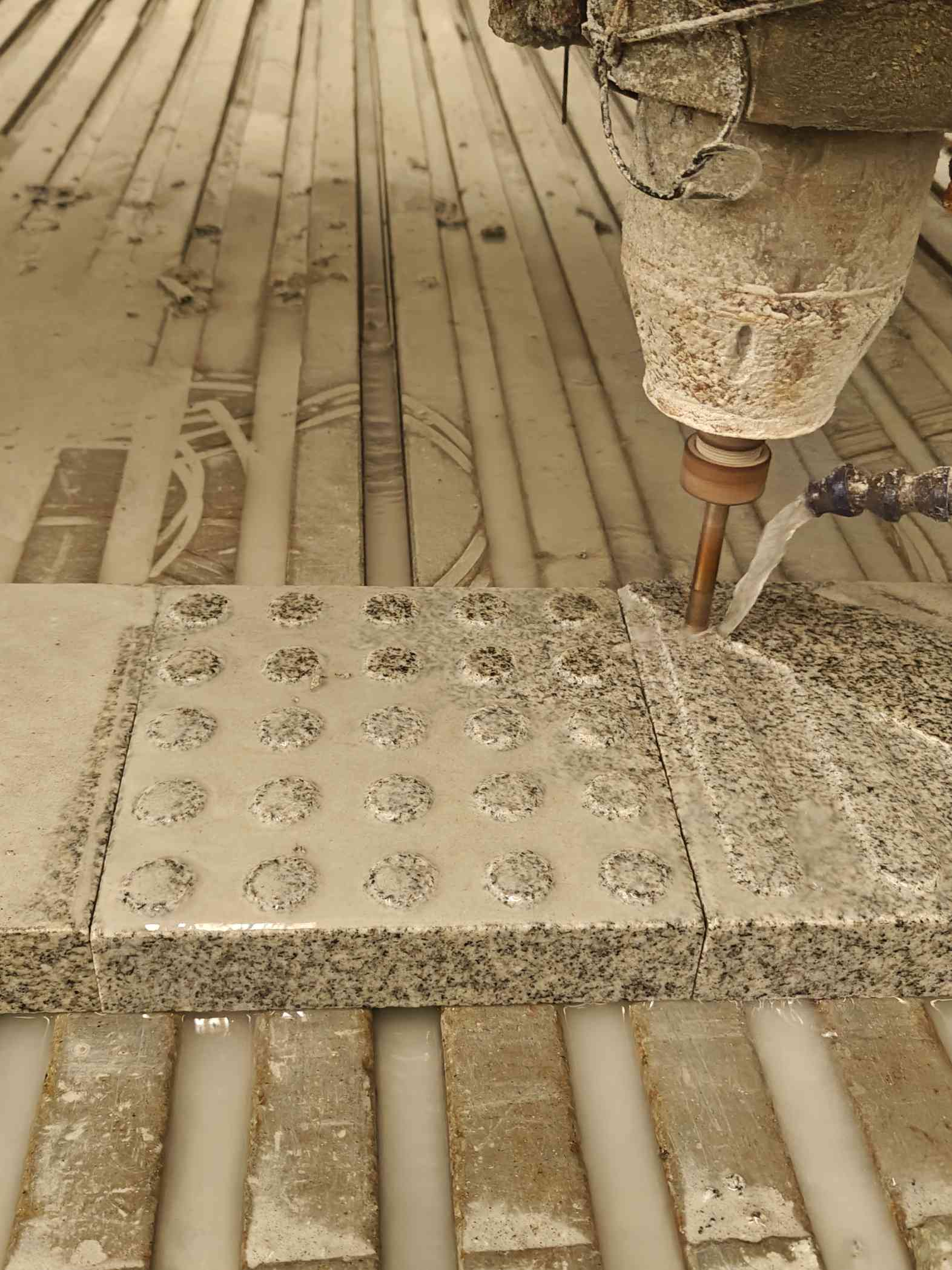 潮州 芝麻白花岗岩石材盲人石、盲道石、盲点石