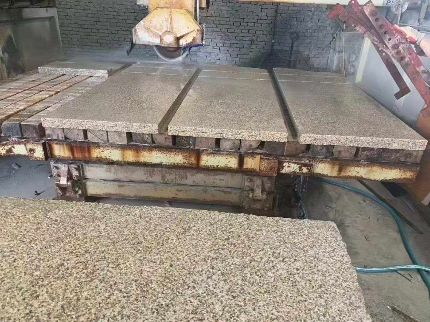 潮州 黄金麻荔枝面成品板加工