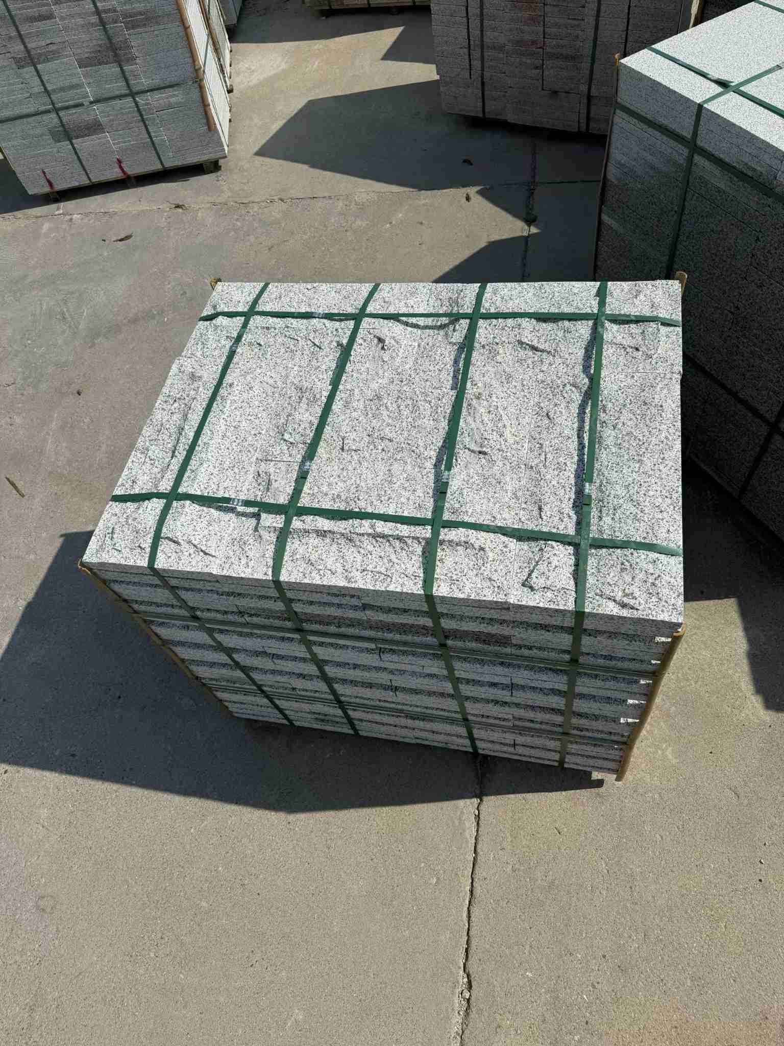 潮州 白麻花岗岩石材自然面蘑菇石成品