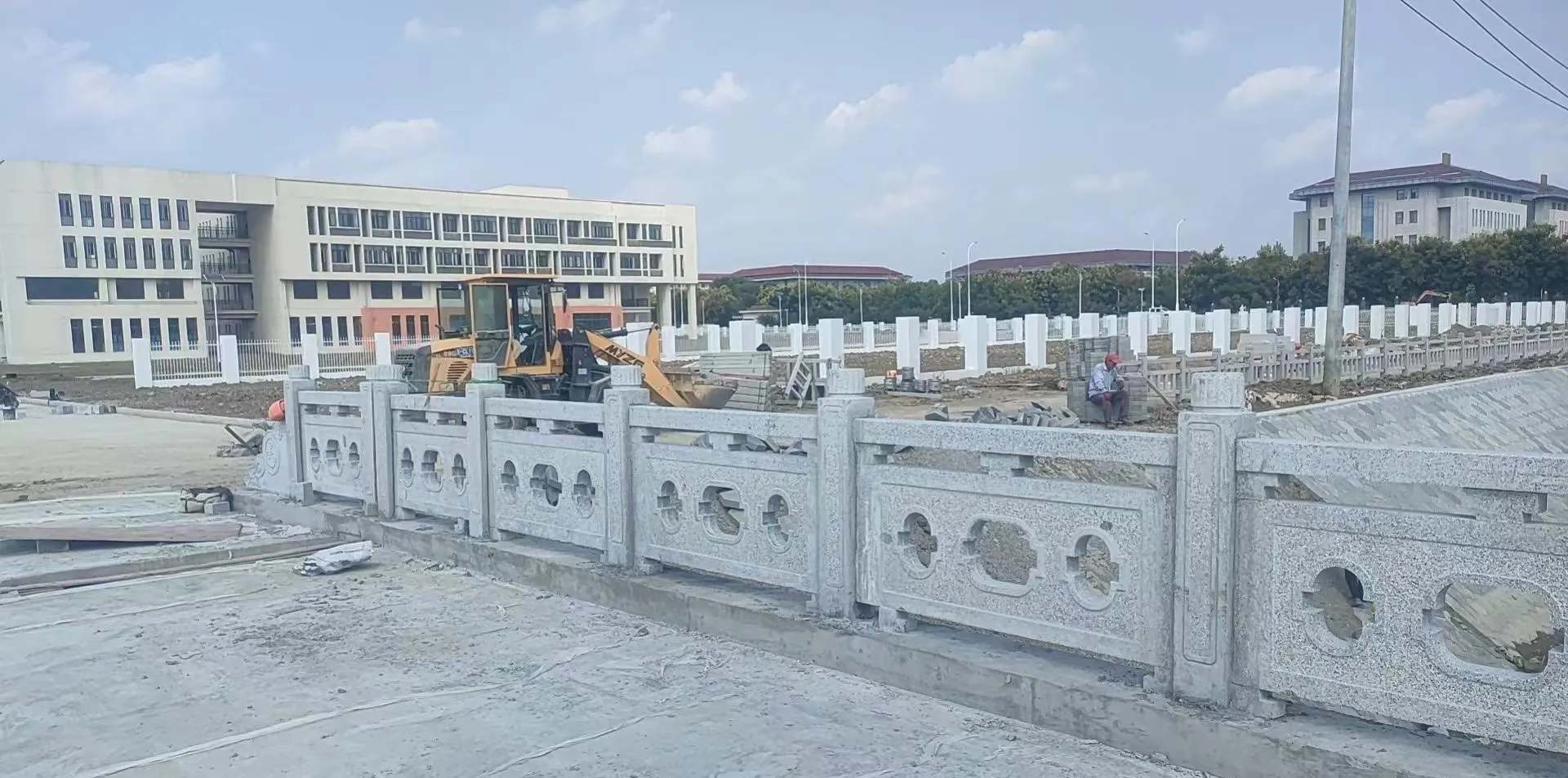 潮州 白麻花岗岩荔枝面河道栏杆