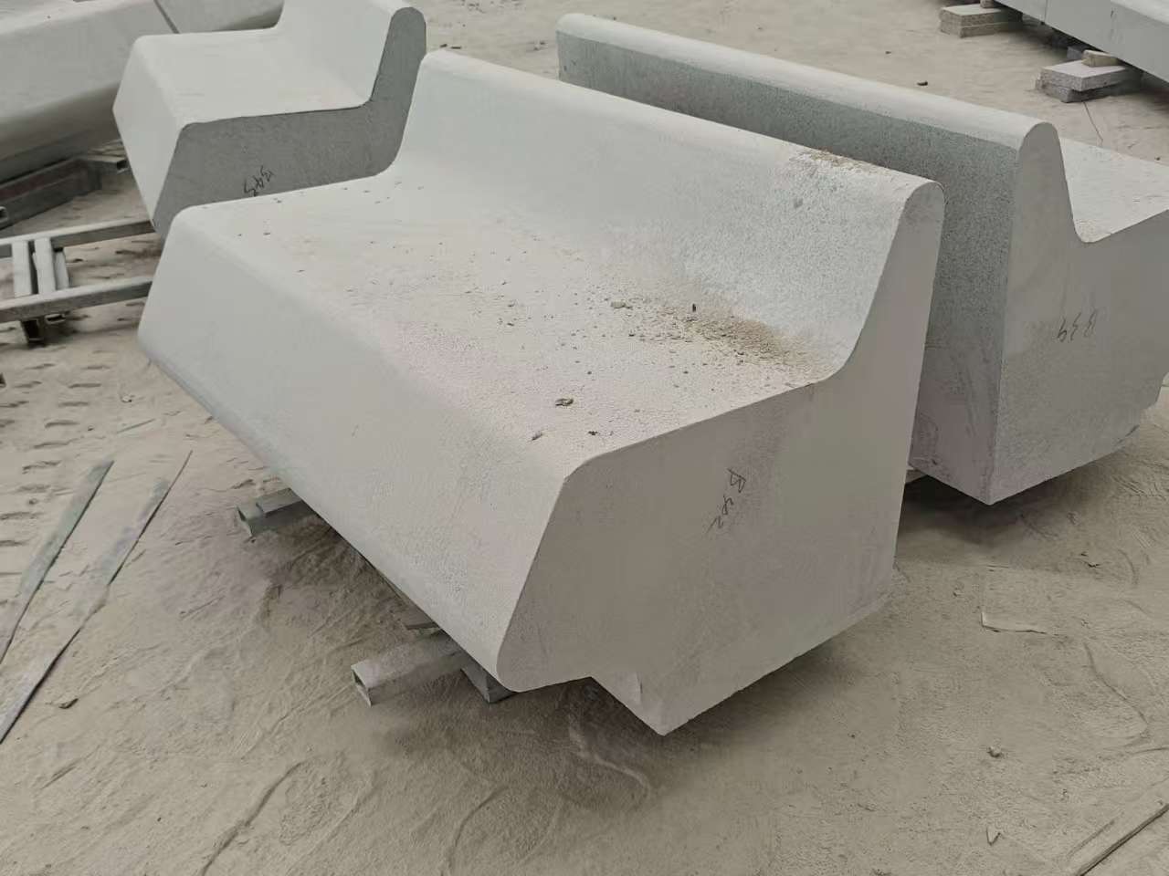 潮州 芝麻白花岗岩异形坐凳，石凳