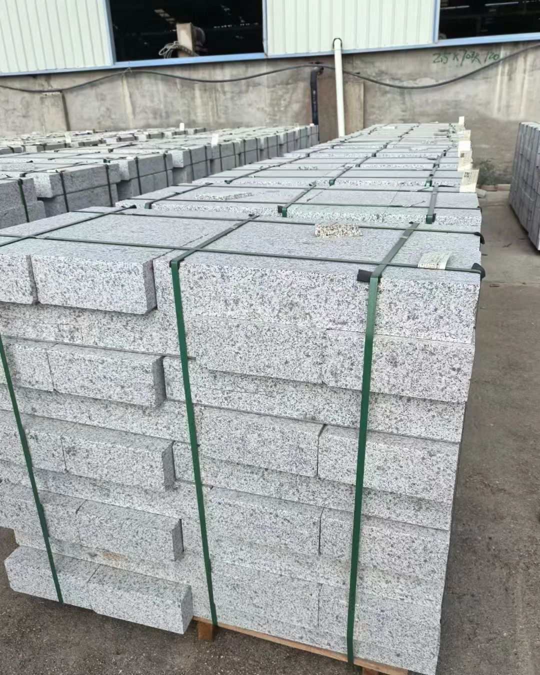 潮州 白麻花岗岩路沿石，弧形路沿石，道牙石，马路牙子，界石，路缘石，平沿石，直岩石，平缘石等