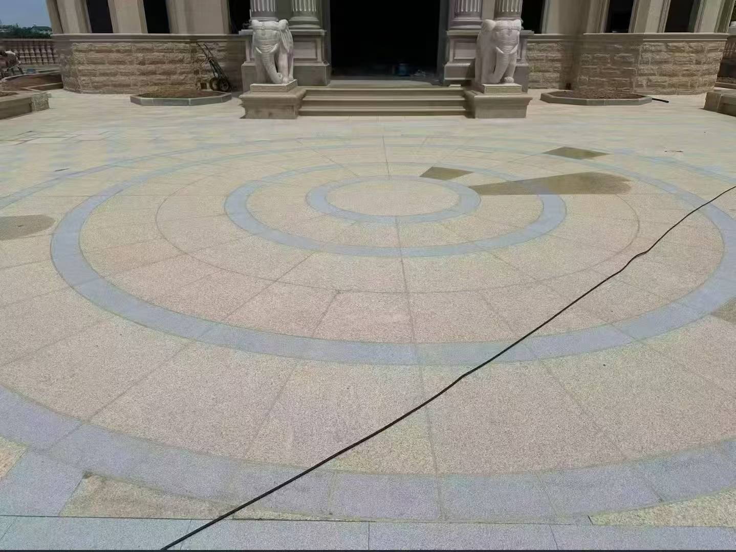 潮州 黄金麻芝麻灰花岗岩石材地铺拼接效果