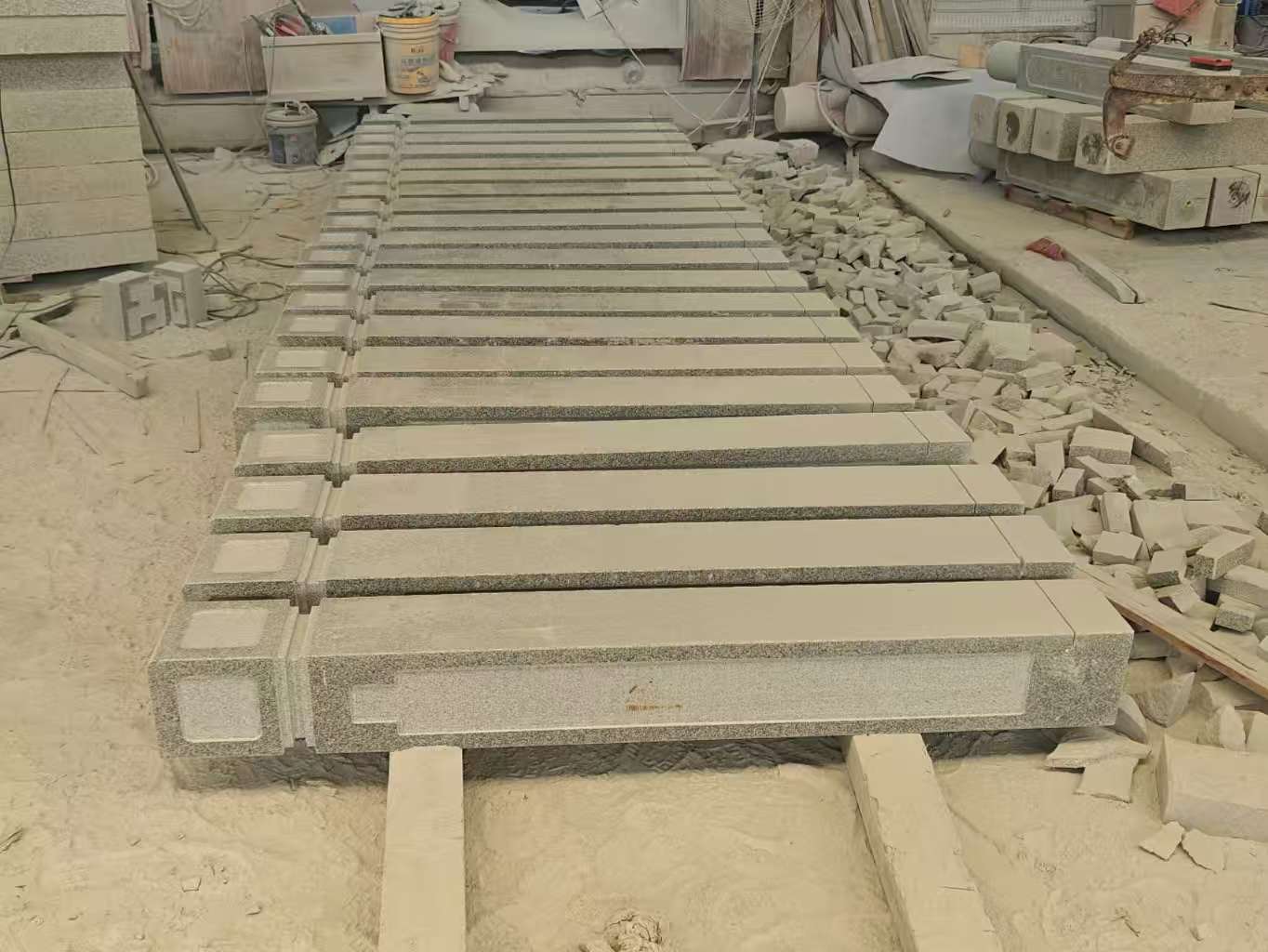 潮州 芝麻白异形加工雕刻-栏杆大柱，方柱