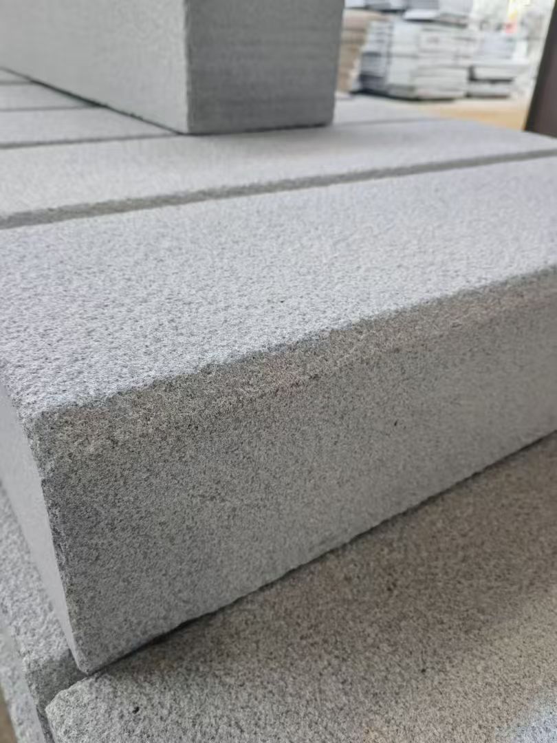 潮州 芝麻灰荔枝面路沿石