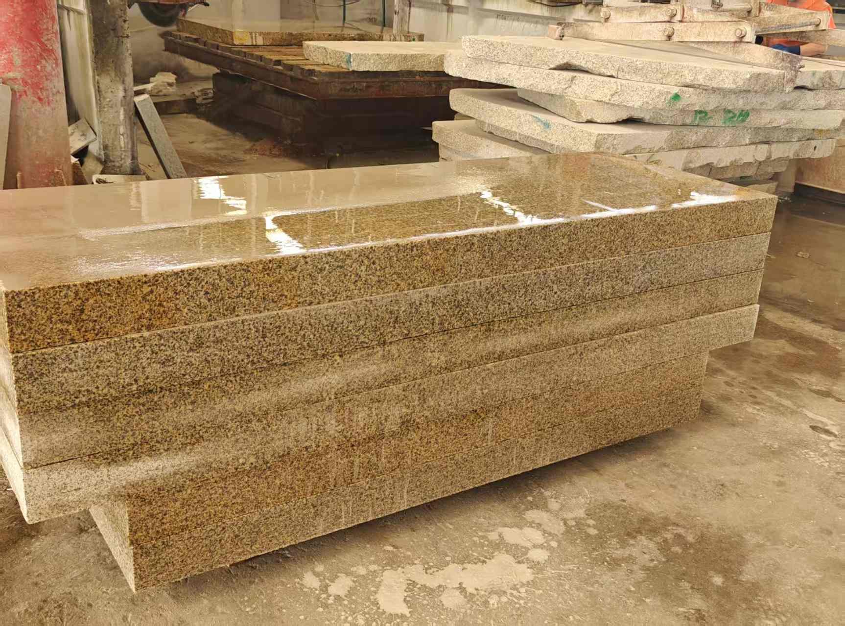 潮州 黄金麻栏杆料半成品加工中