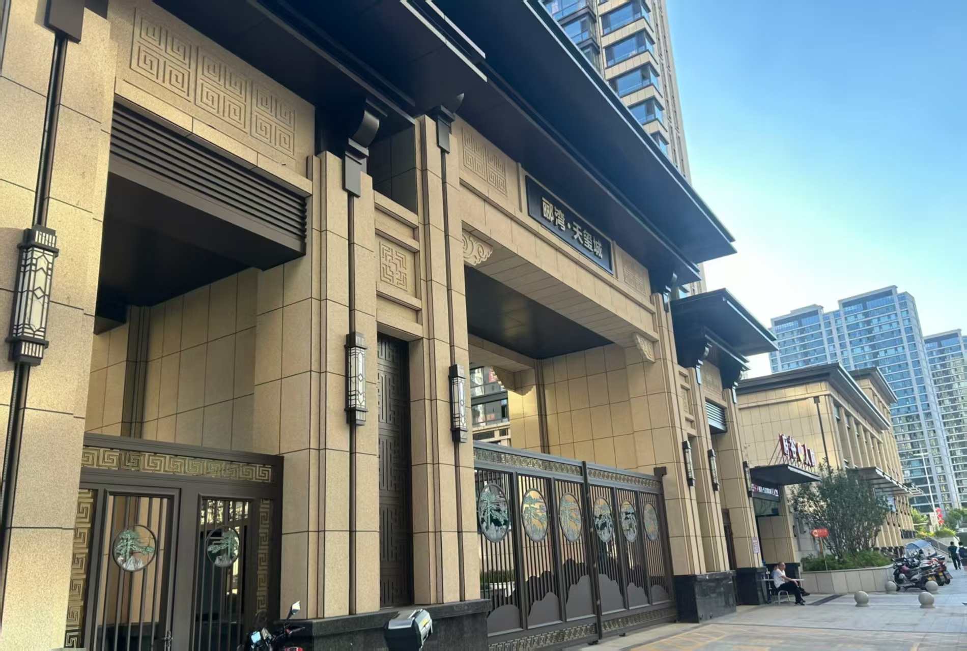 潮州 黄金麻花岗岩荔枝面小区门楼外墙干挂