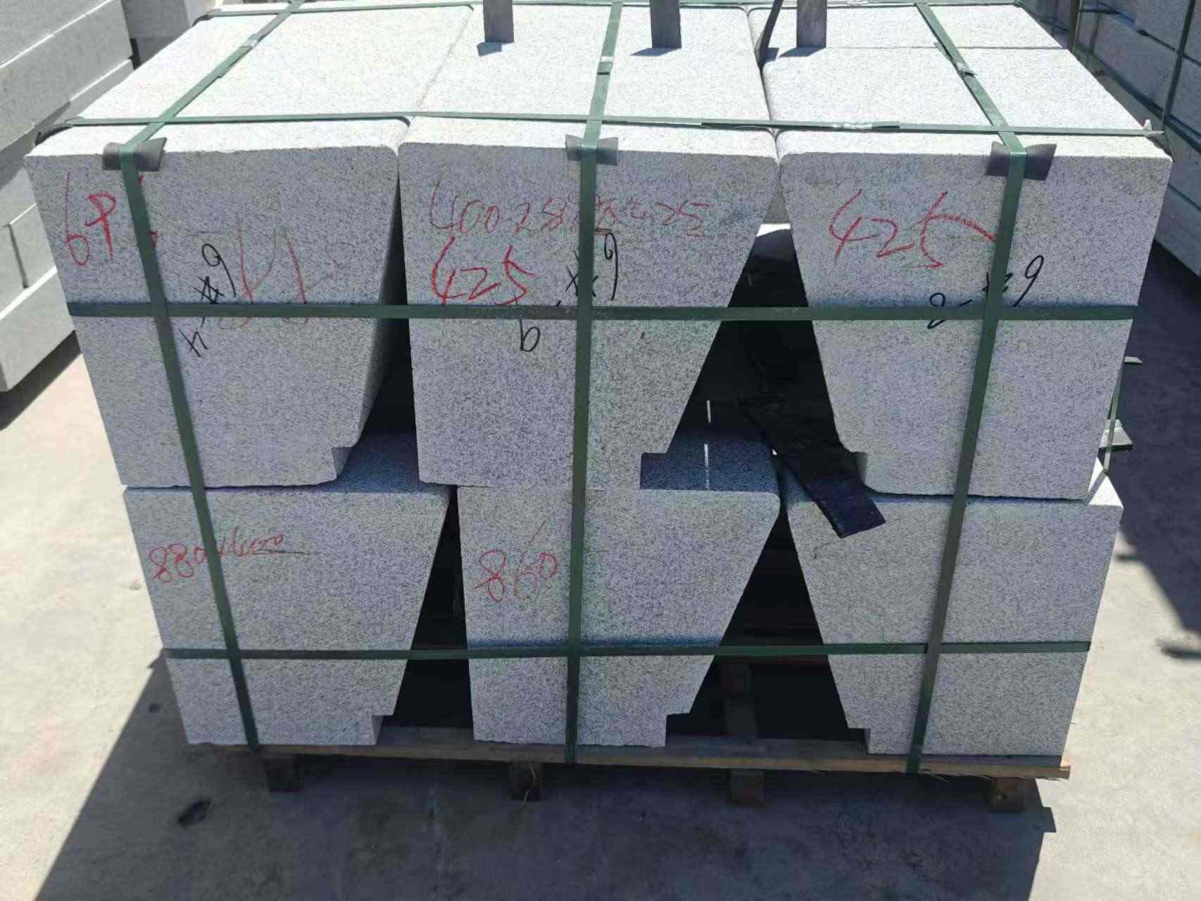 潮州 芝麻白异形坐凳，石凳