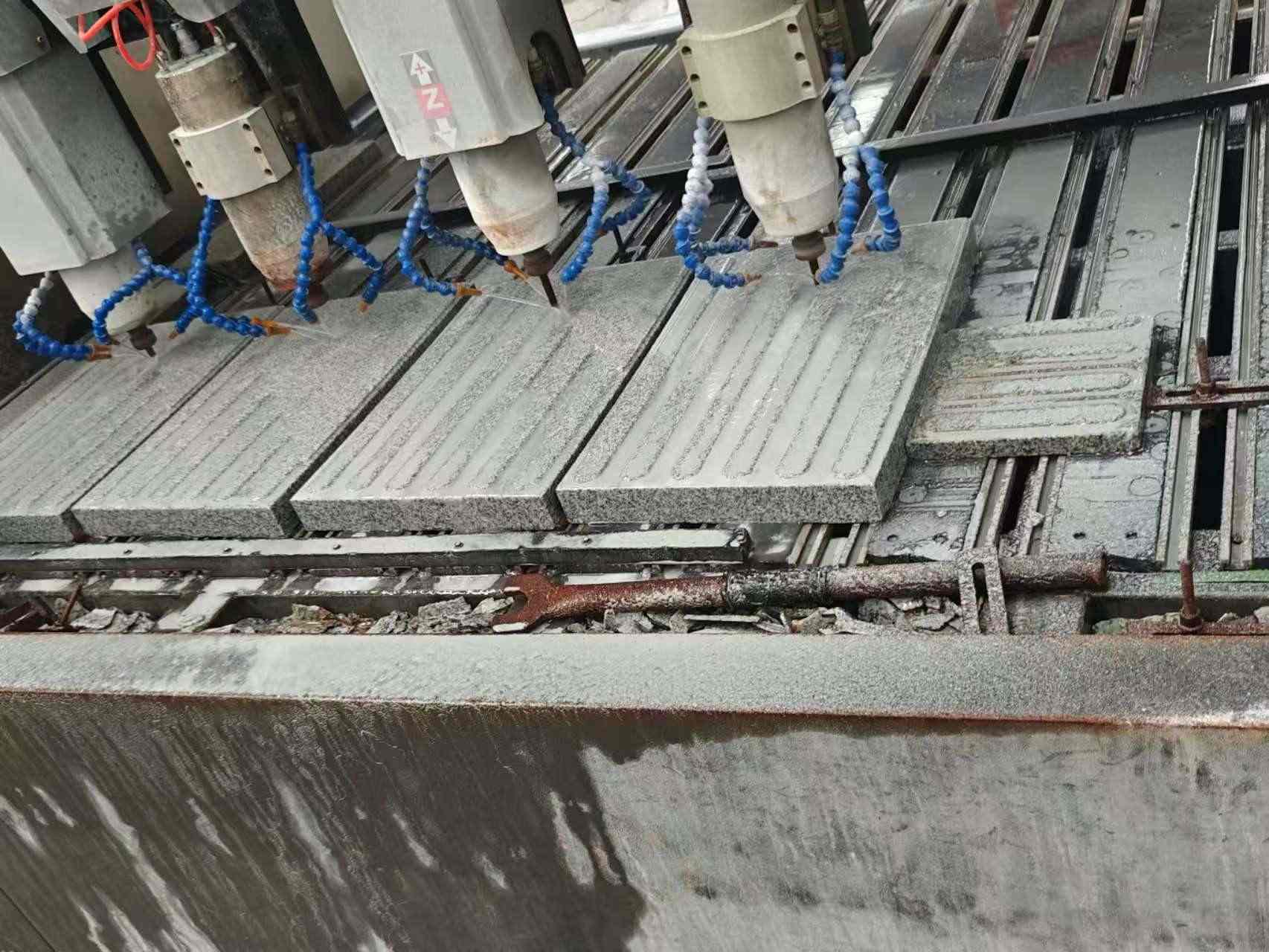 潮州 芝麻白花岗岩荔枝面盲道雕刻