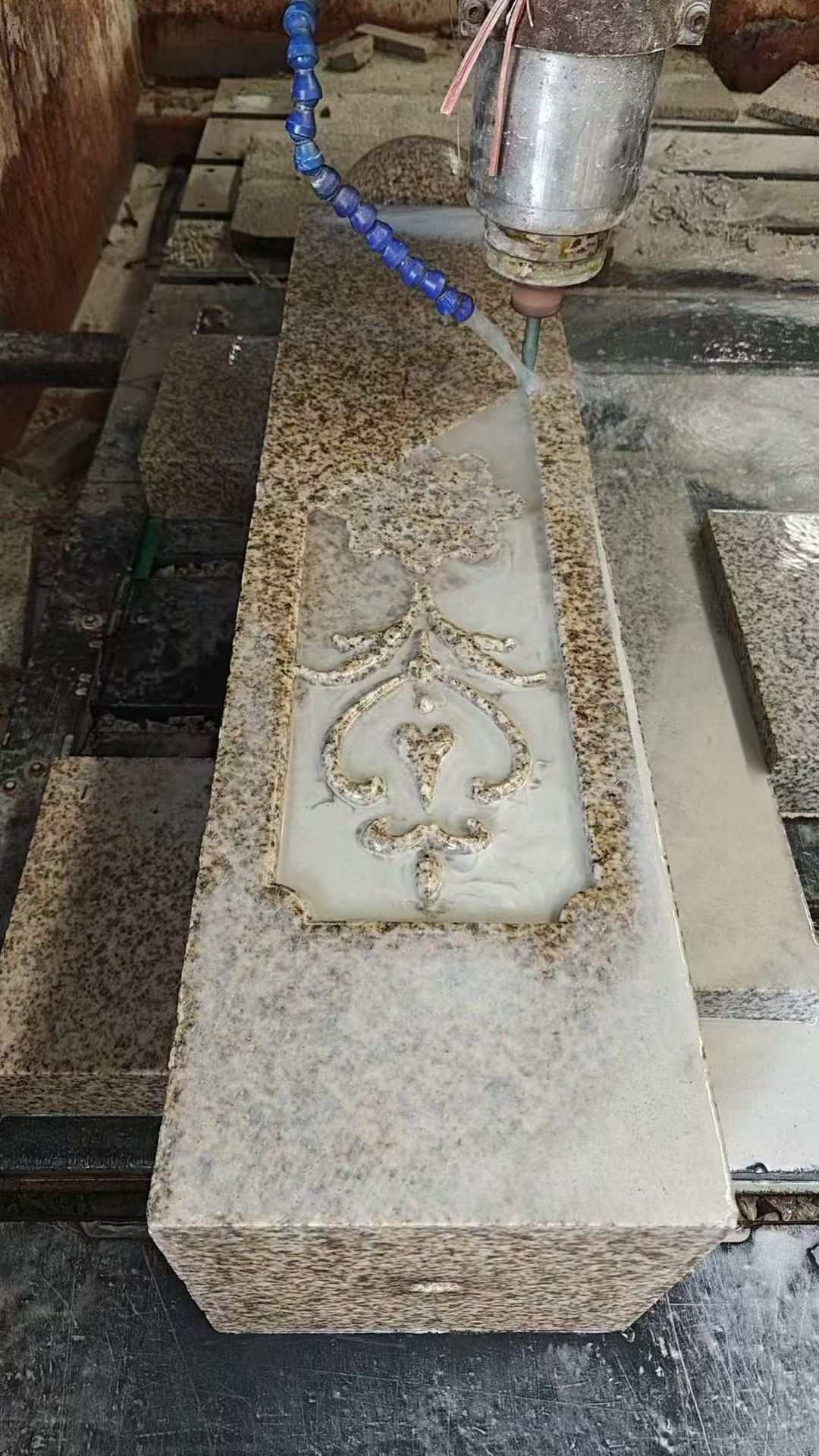 潮州 黄金麻花岗岩异形加工雕刻栏杆大柱