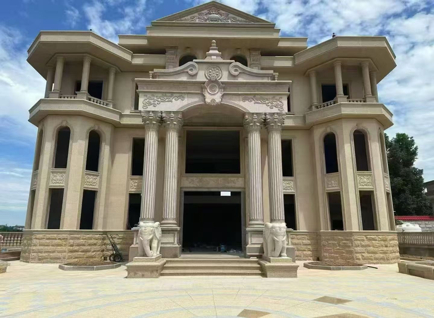 潮州 黄金麻别墅外墙干挂，大柱，大象，蘑菇石，雕花板