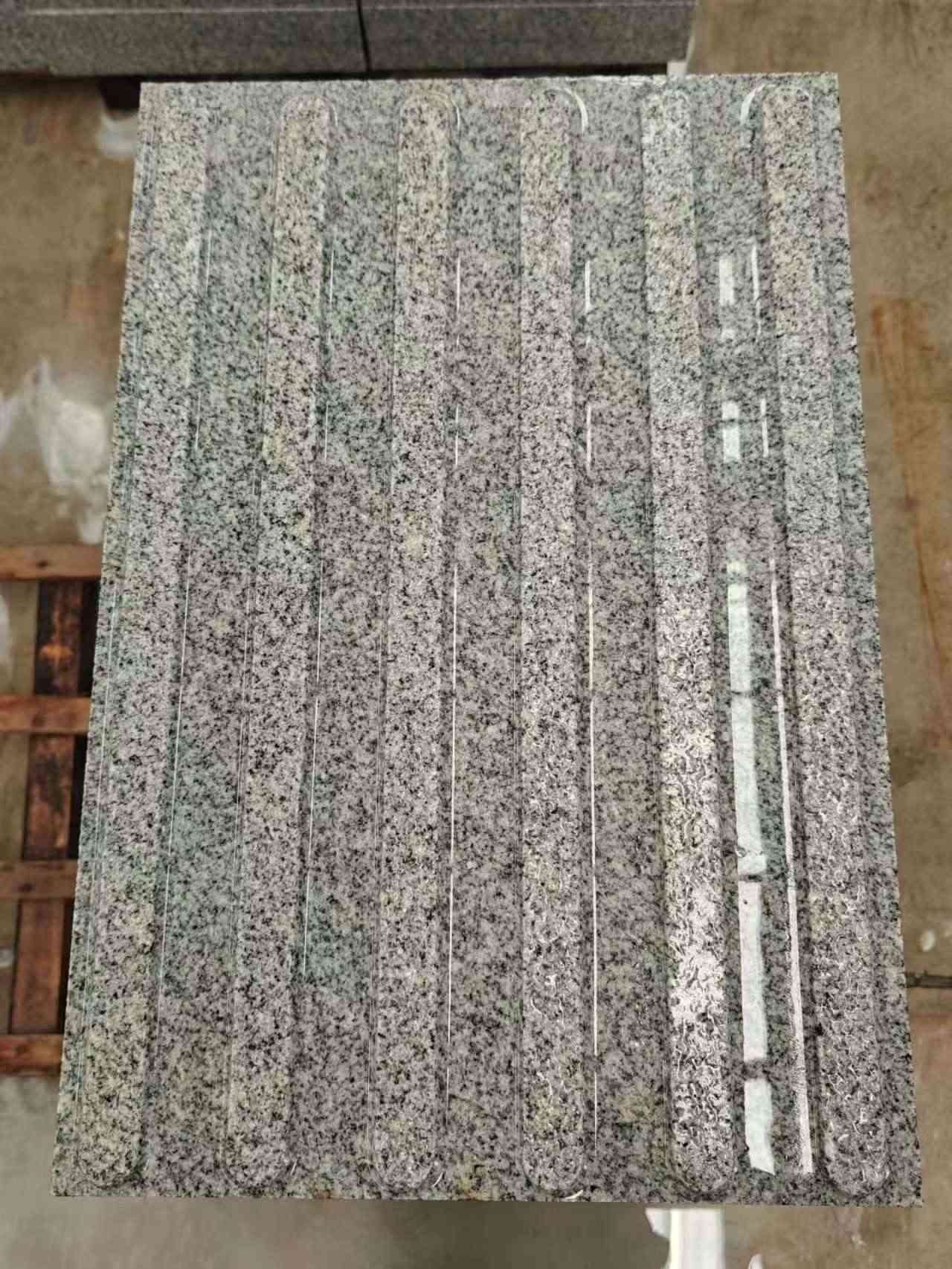 潮州 芝麻白花岗岩荔枝面雕刻盲道，盲条