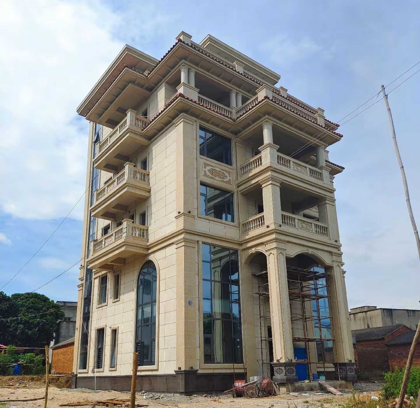 潮州 黄金麻花岗岩石材别墅外墙干挂搭配（雕花栏杆花瓶柱门楼罗马柱）