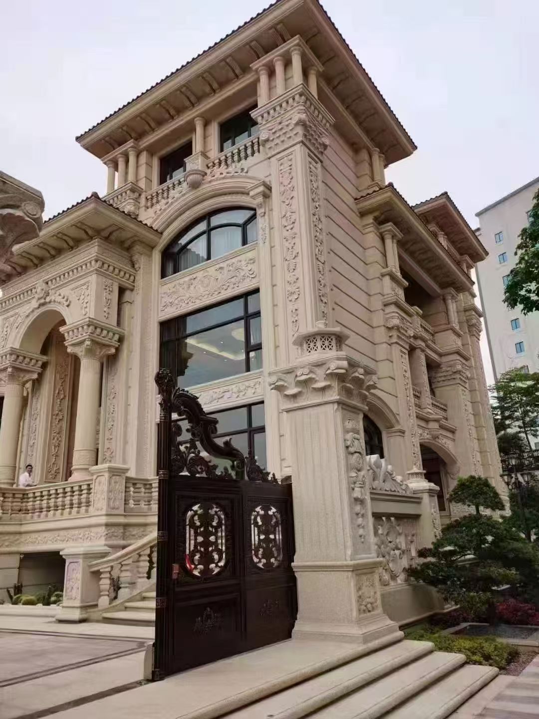 潮州 黄金麻花岗岩别墅外墙干挂效果展示